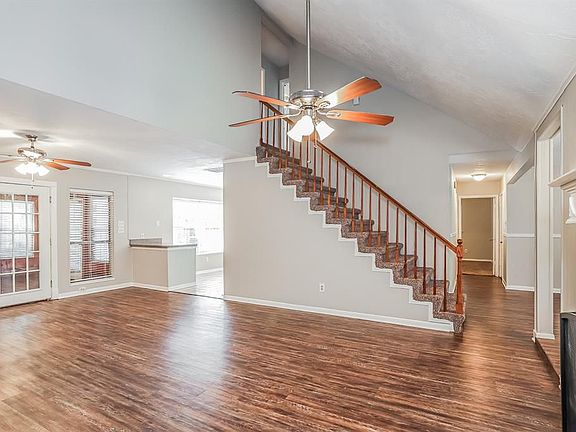 3rd image of 15335 Pebble Lake Dr