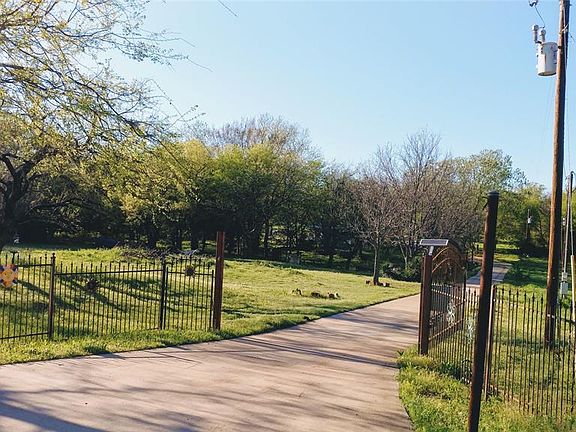 2nd image of 3505 Windy Ln