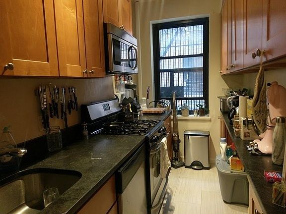 3rd image of 205 W 15th St APT 5L
