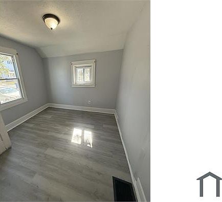 4th image of 2524 Oakdale Ave