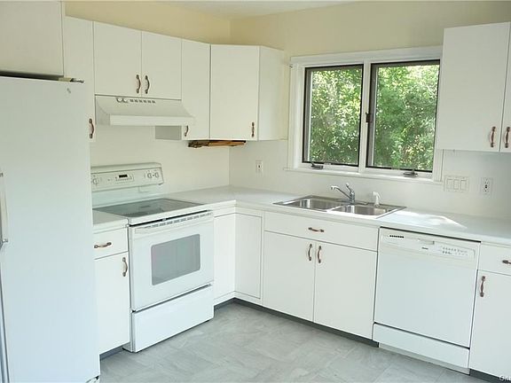 4th image of 640A Heritage Hls #A