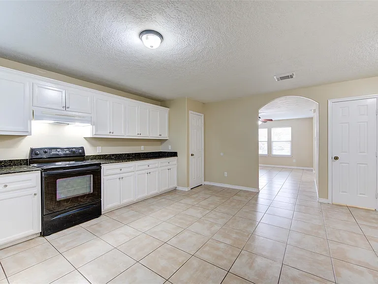 605 Center St #B — Photo 13