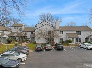 810 Woodbridge Commons Way, Iselin, NJ 08830