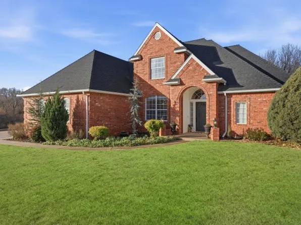 2432 Sunup Dr, Clinton, OK 73601