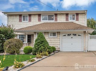 89 Tennyson St, Carteret, NJ 07008