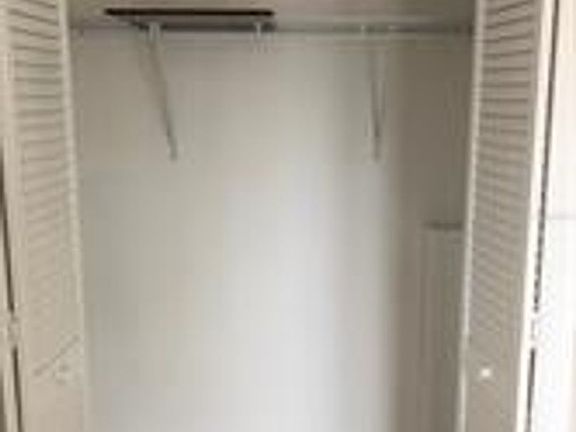 4th image of 1113 Park Ave #203