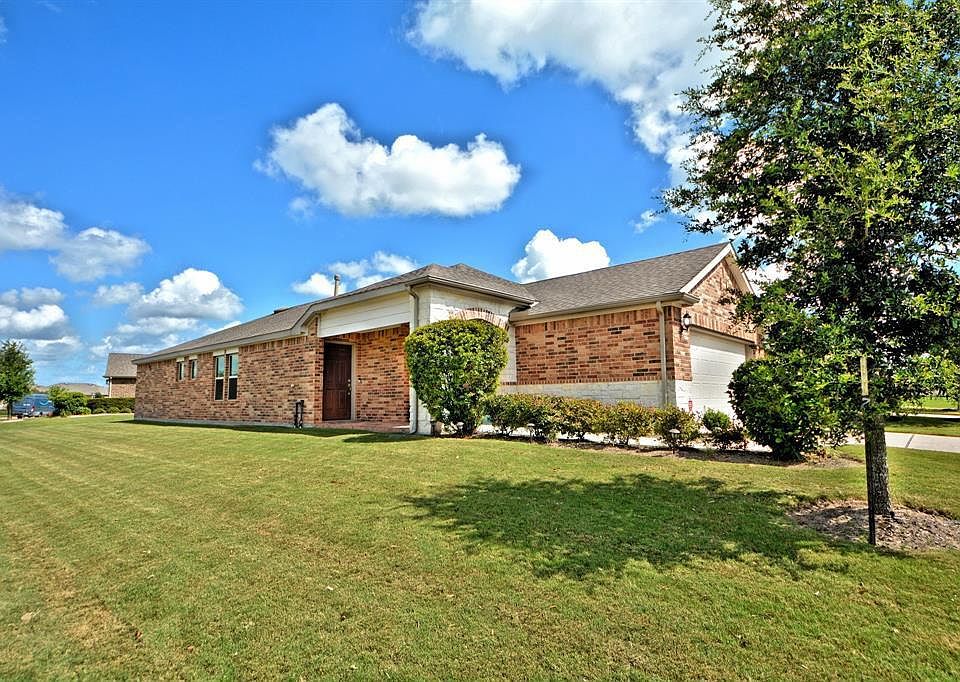 1st image of 638 Saffron Plum Ln