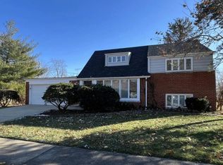 18453 Clyde Rd, Homewood, IL 60430