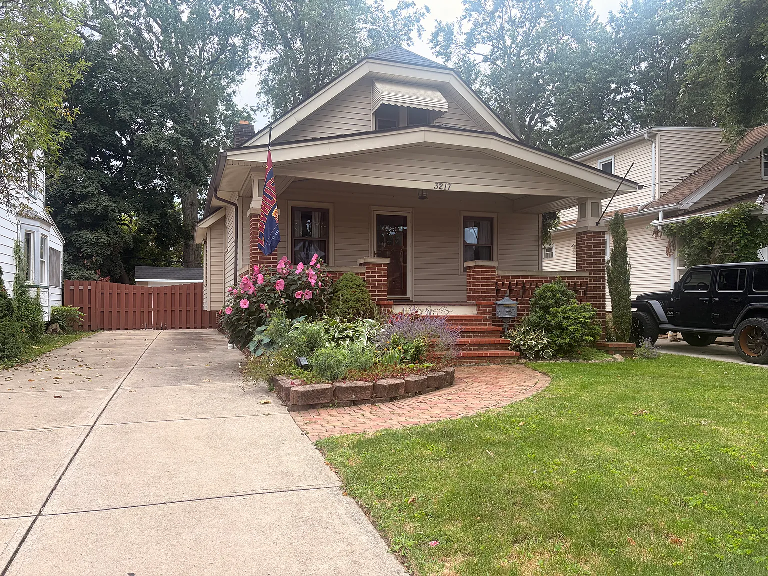 3 bed, 1129 sqft, $1,750 — Photo 1