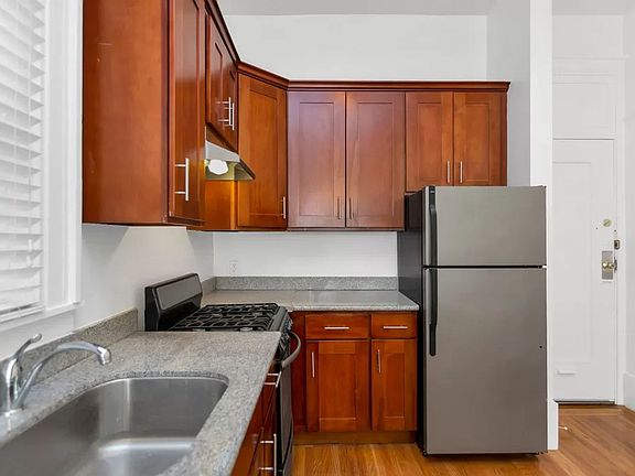 3rd image of 1560 Sacramento St #201