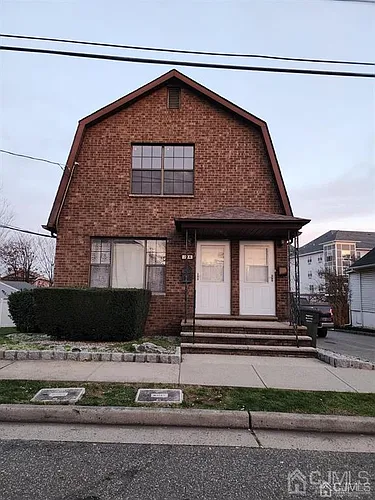 24 Emmett Ave Photo 1