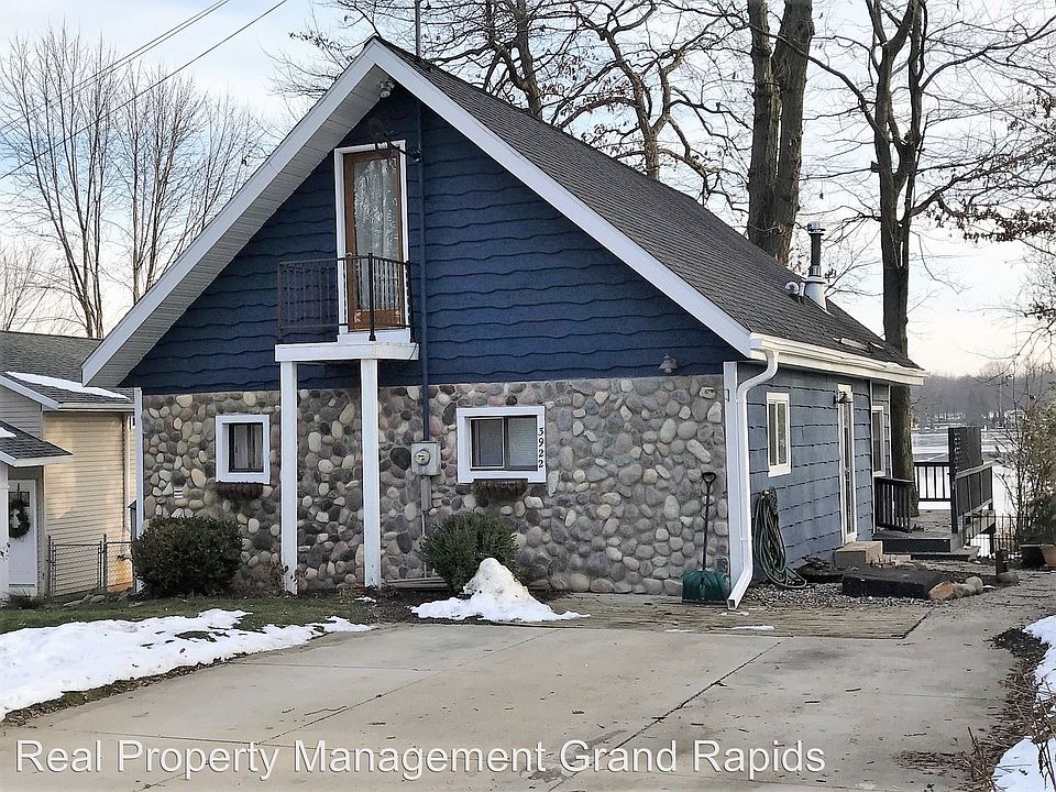 1st image of 3922 Bell Lake Dr NE