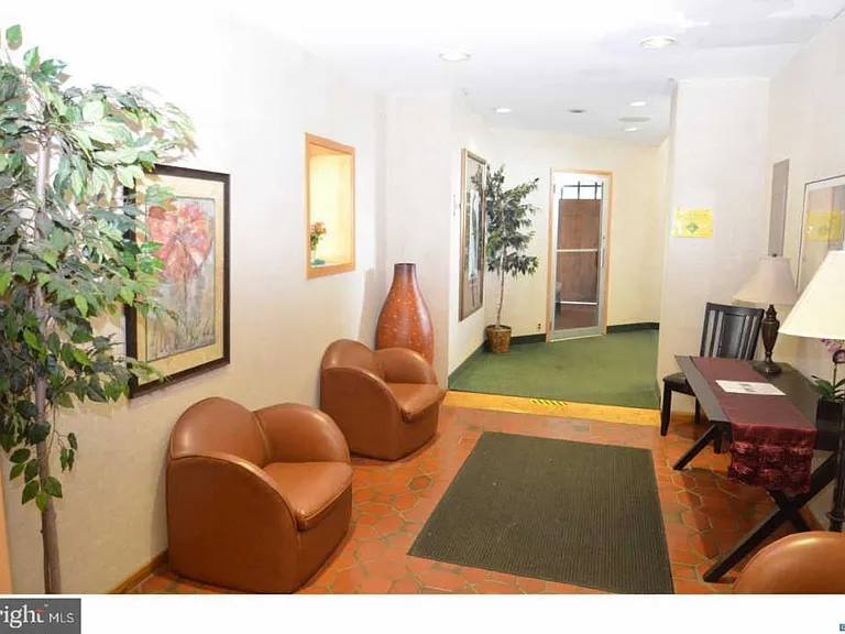 Paladin Dr — Photo 29