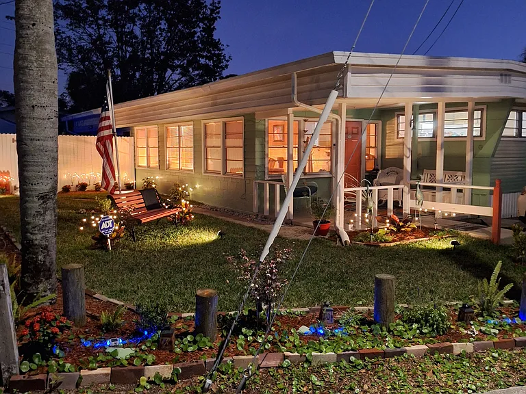 752 Driftwood Ln — Photo 1