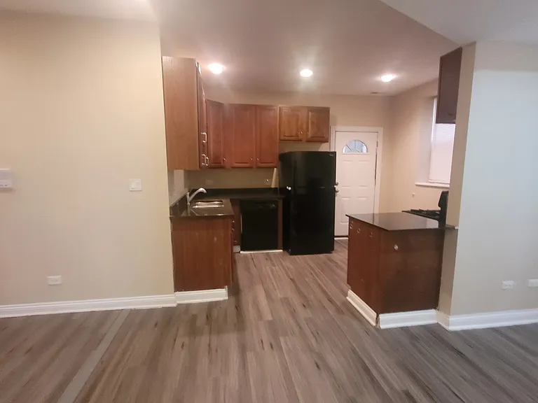 3439 W Belle Plaine Ave #G — Photo 2