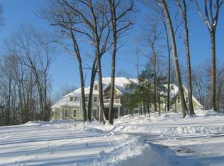 17 Petersons Ln, Danbury, CT 06811