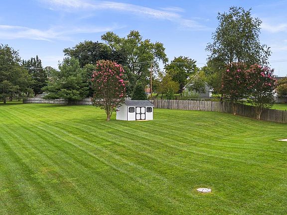 2nd image of 10805 Avonlea Ridge Pl