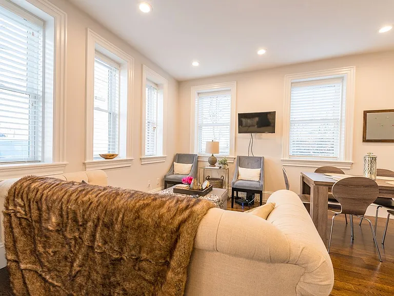 2044 Beacon St #5 — Photo 10
