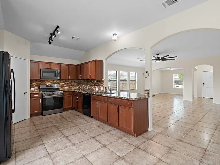 114 Mustang Stampede Dr — Photo 3