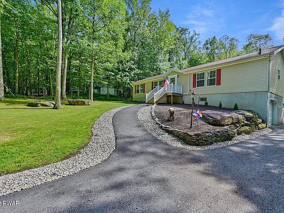 2nd image of 105 Sugar Loaf Ln