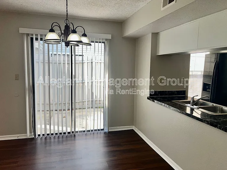 2807 Rio Grande Trl — Photo 9