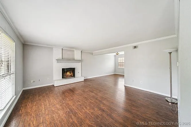 Spacious living room.