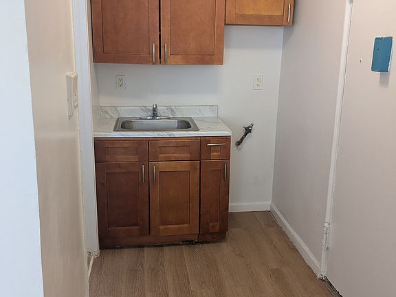 4th image of 8619 Elmhurst Ave