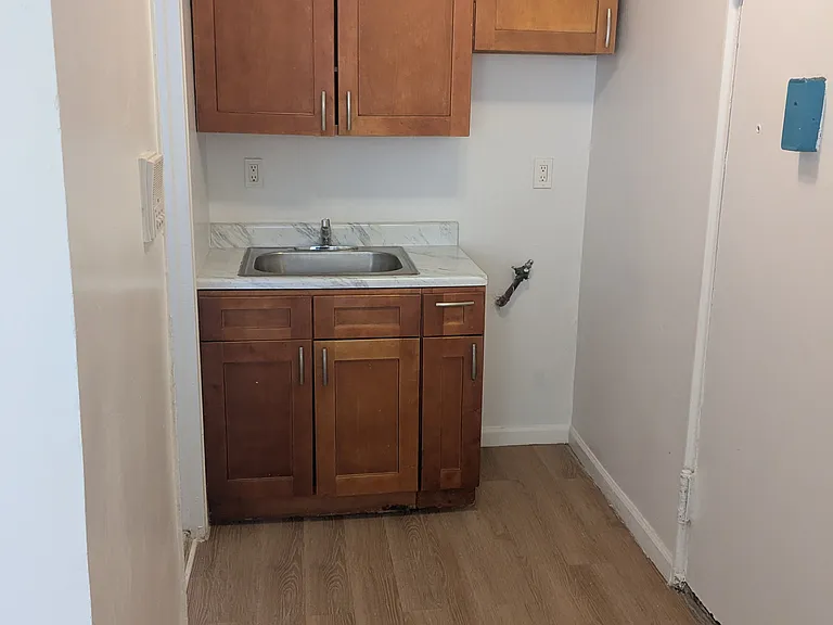 8619 Elmhurst Ave #LA — Photo 4