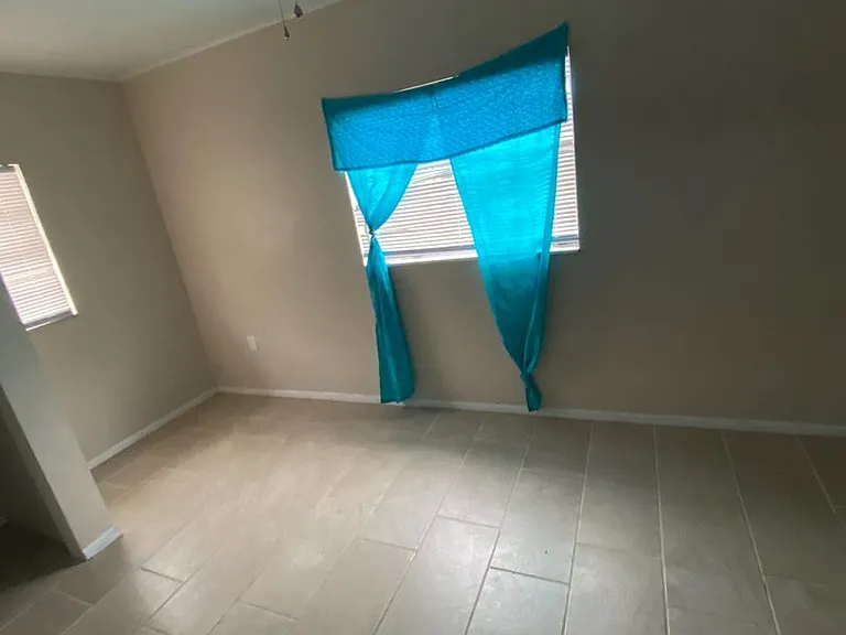 1144 Howard St — Photo 10