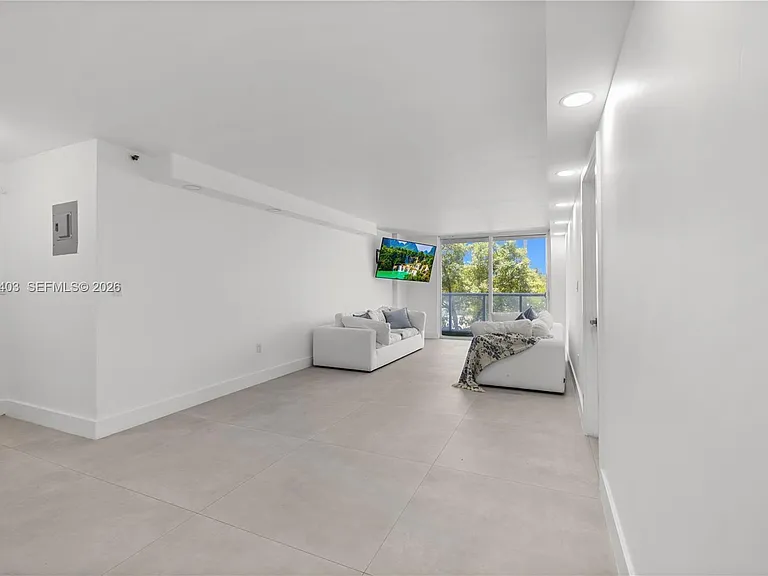 2457 Collins Ave #201 — Photo 1