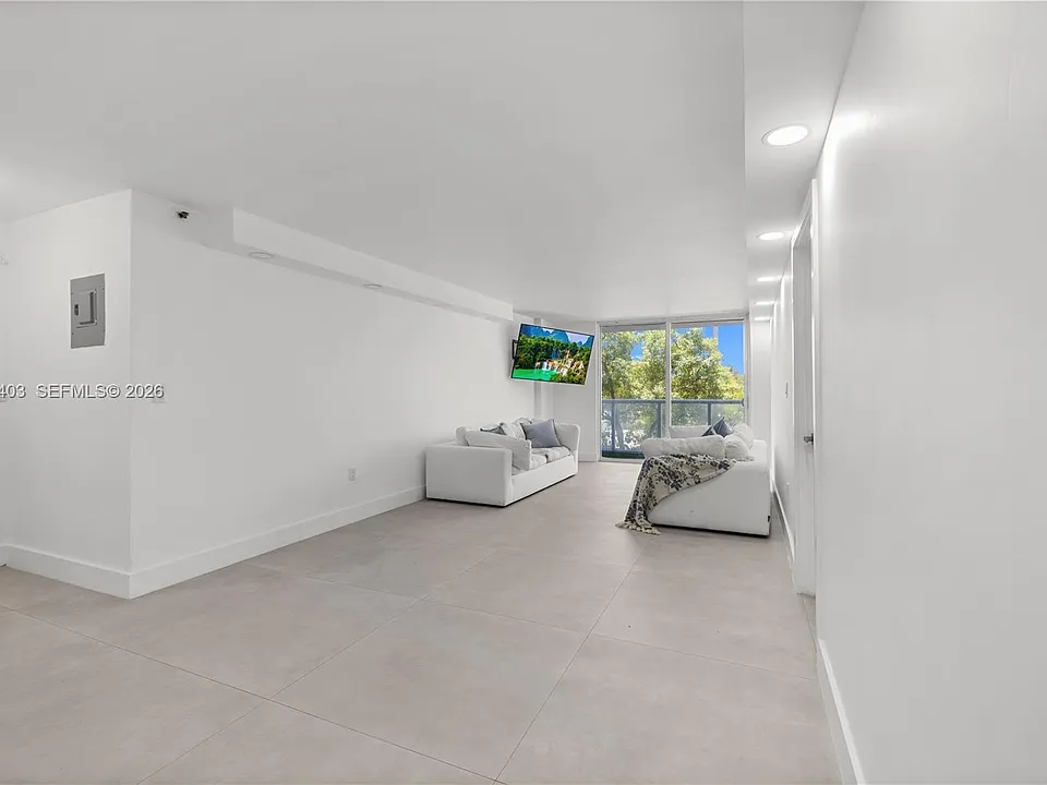 2457 Collins Ave #201