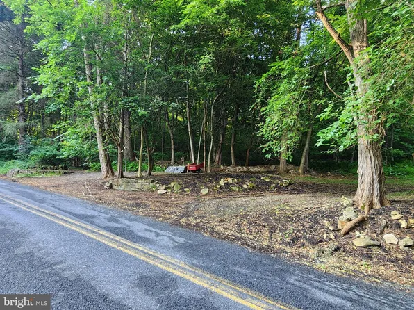 44 Wetzel Rd, Macungie, PA 18062