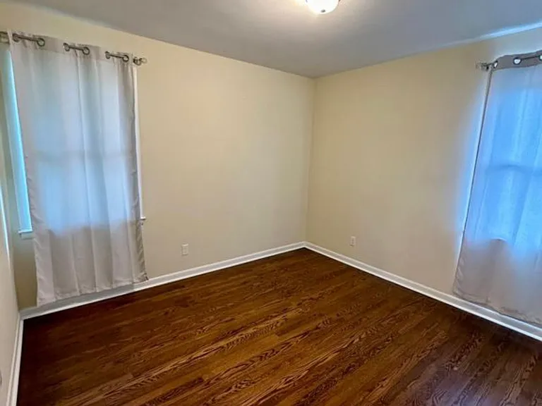 121 Oak Park Dr — Photo 13