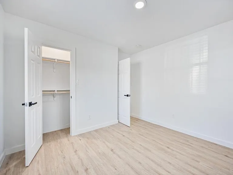 6811 Del Rio St #15 — Photo 10