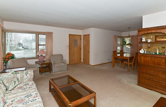 3rd image of 128 Waltham St