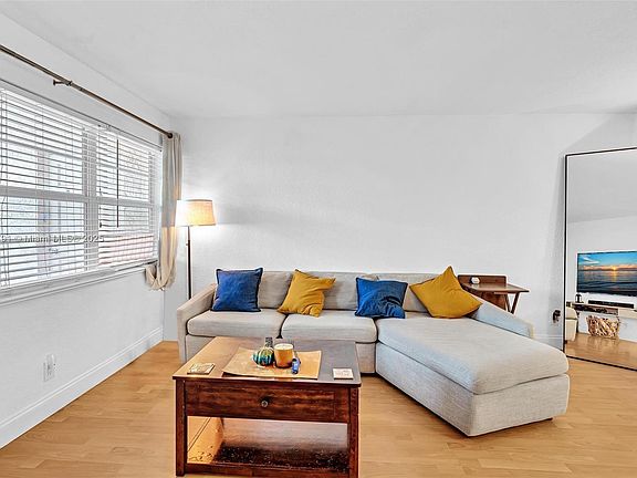 2nd image of 2715 NE 49th St #10