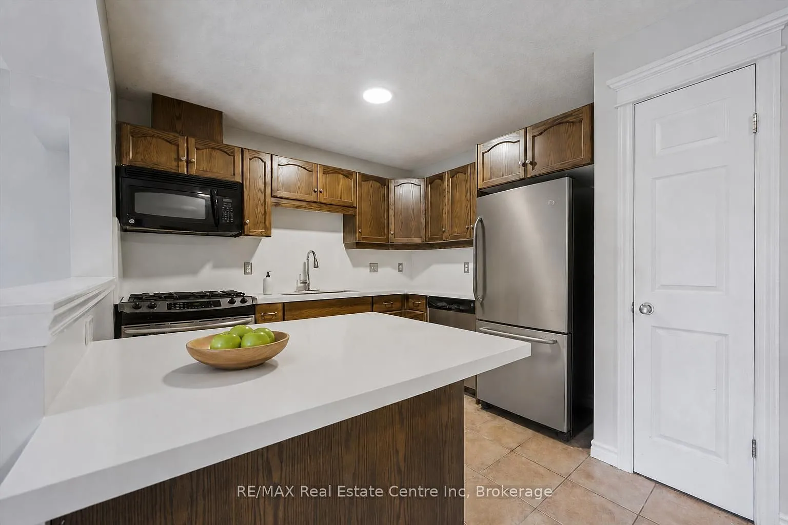 3 bed, $3,000 — Photo 4