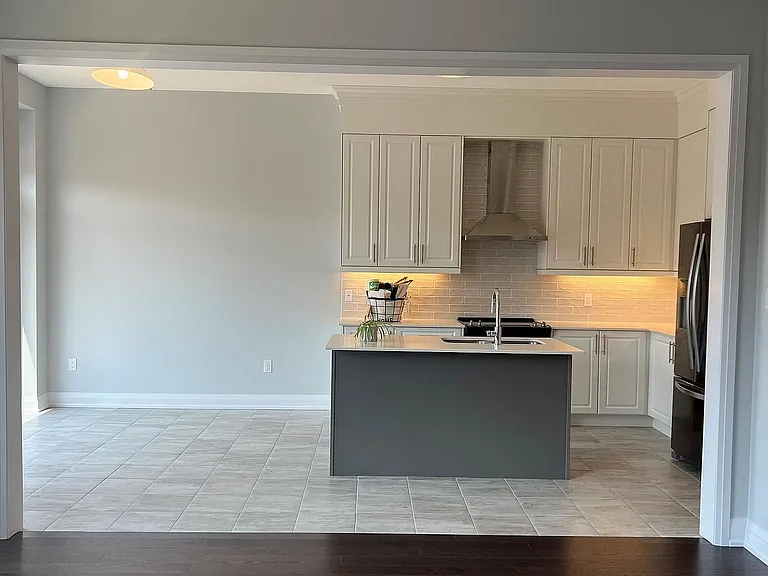 14 Periwinkle Rd E — Photo 9