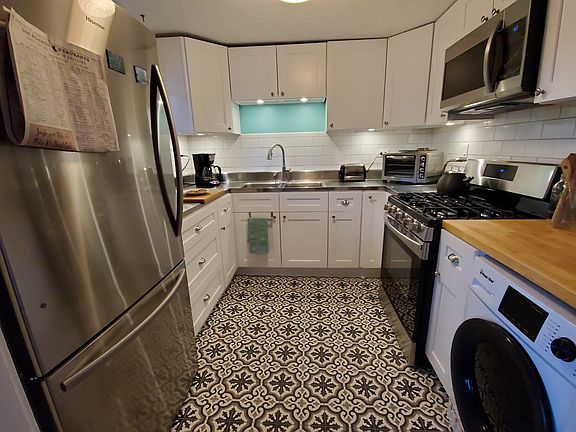 3rd image of 2059 41st St APT E