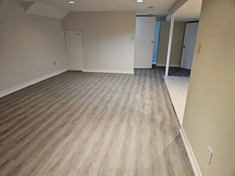 388 Fernleigh Cir S — Photo 11