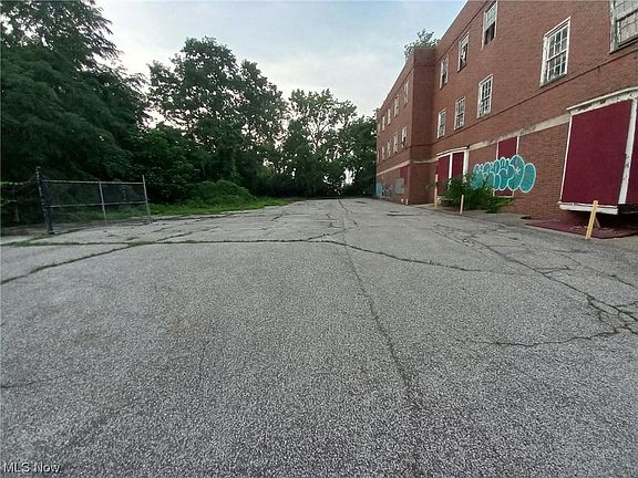 4th image of 7515 Cedar Ave