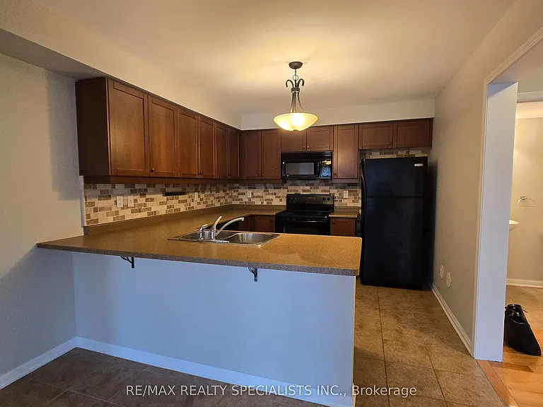 826 Fowles Ct — Photo 5