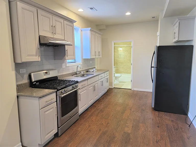 248 W 31st St #3R — Photo 2