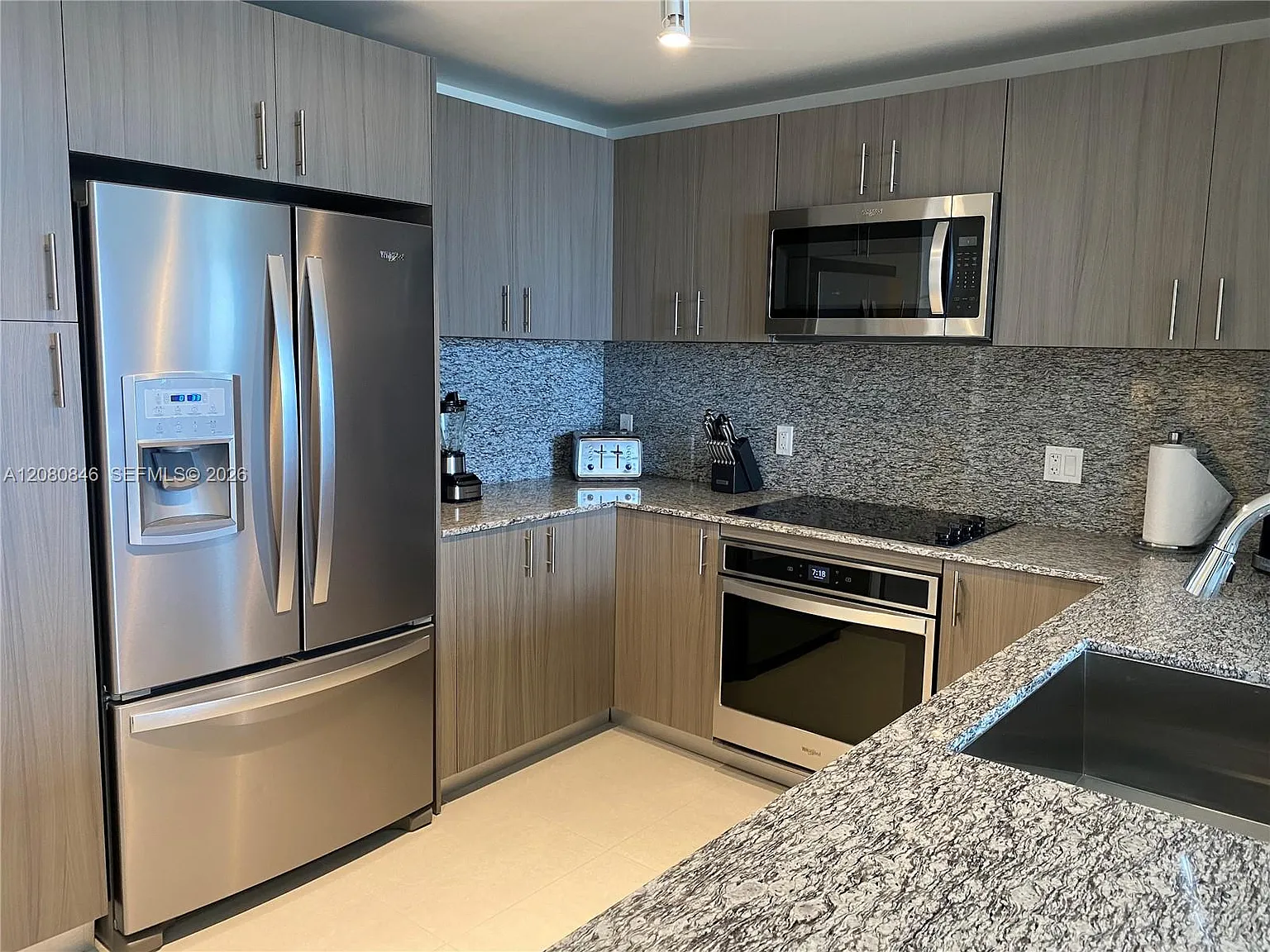 5350 Park Condo — Photo 2