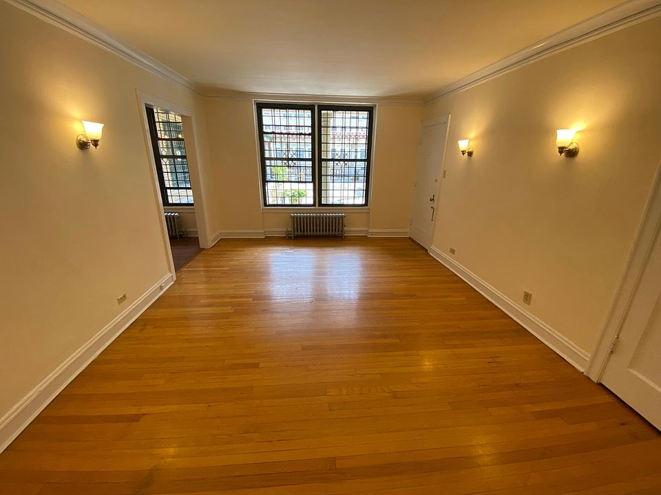 1st image of 902 Hinman Ave #2D