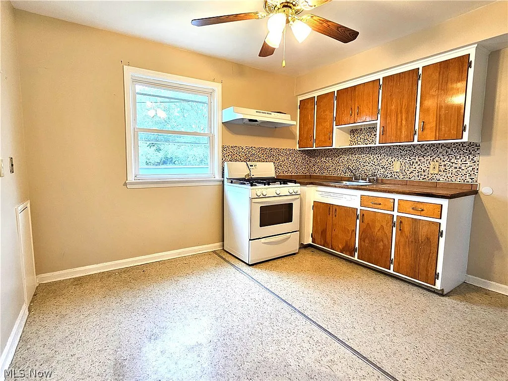 2 bed, 1.0 bath, $1,100 — Photo 4