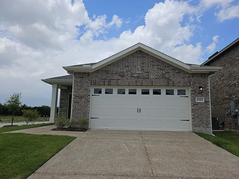 2005 Meadow Park Dr — Photo 11