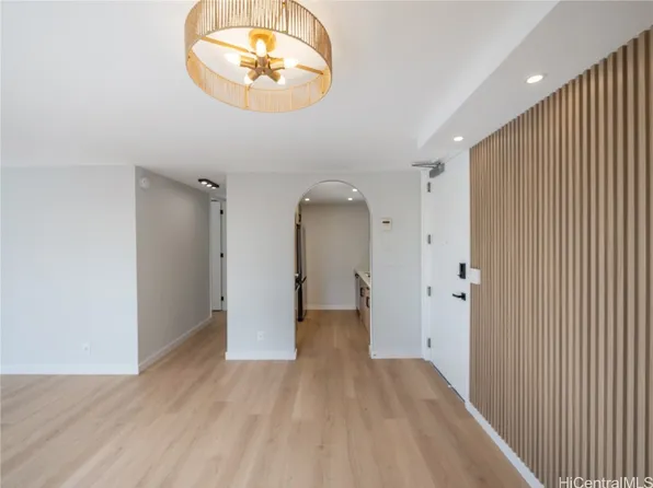 1561 Pensacola St APT 801, Honolulu, HI 96822