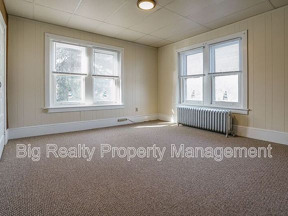 5th image of 324 New St APT 3