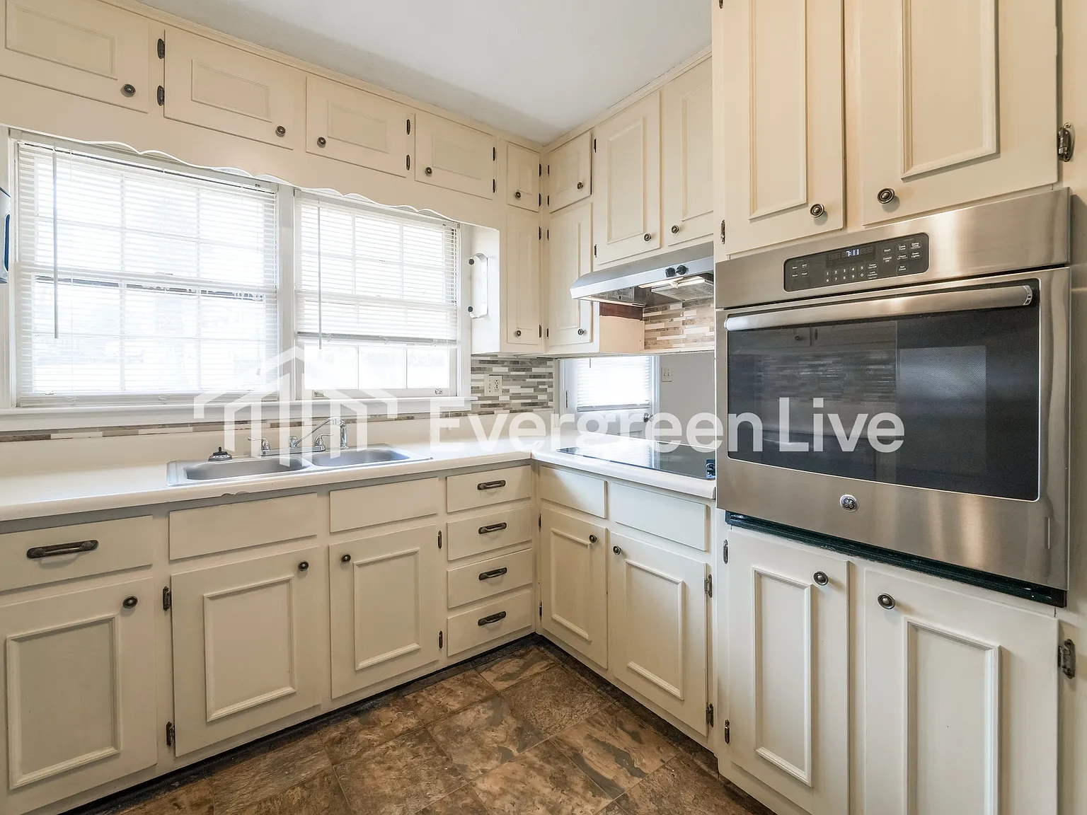 3 bed, 2.0 bath, 1760 sqft, $1,545 — Photo 2